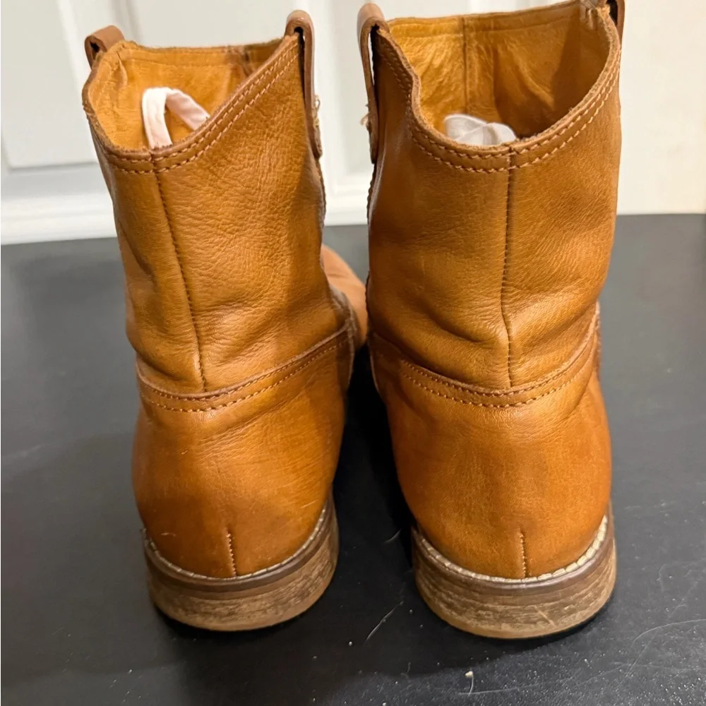 Madewell tan Leather Ankle Booties size 8